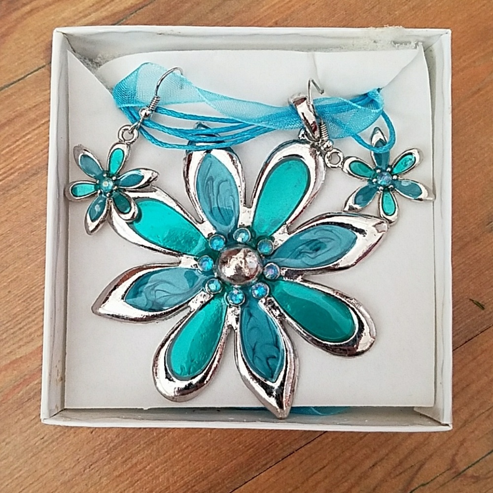 New Necklace and Earring set